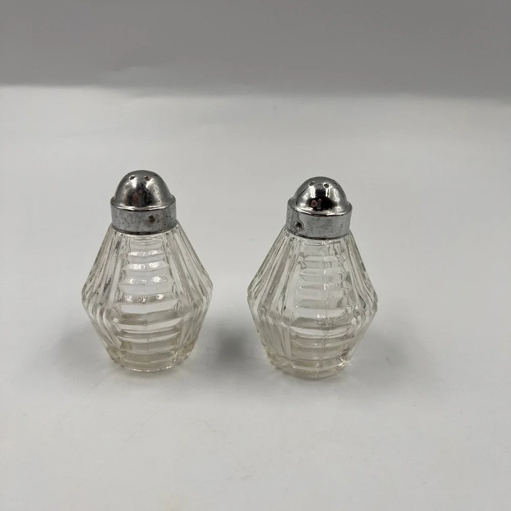 Vintage Art Deco Clear Pressed Glass Salt and Pepper Shakers Chrome Lids Ribbed‎